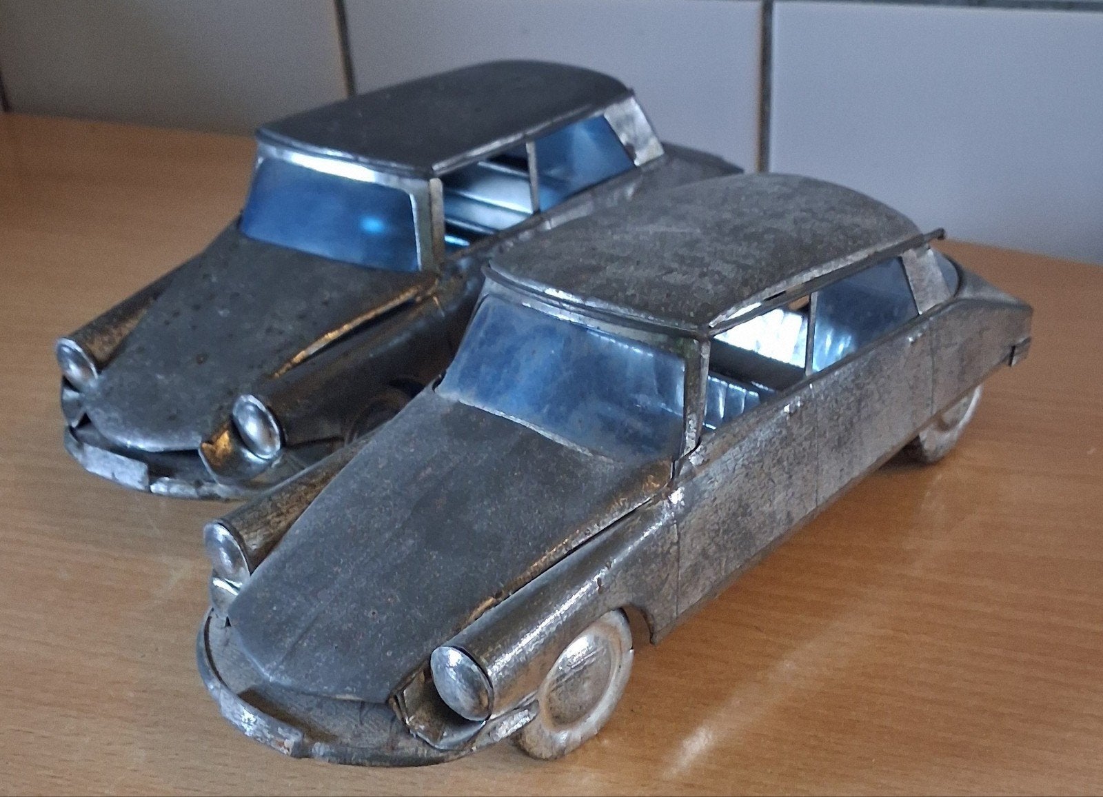 Citroën. Modelauto.  Blik. 19 cm. 2 stuks., Ophalen