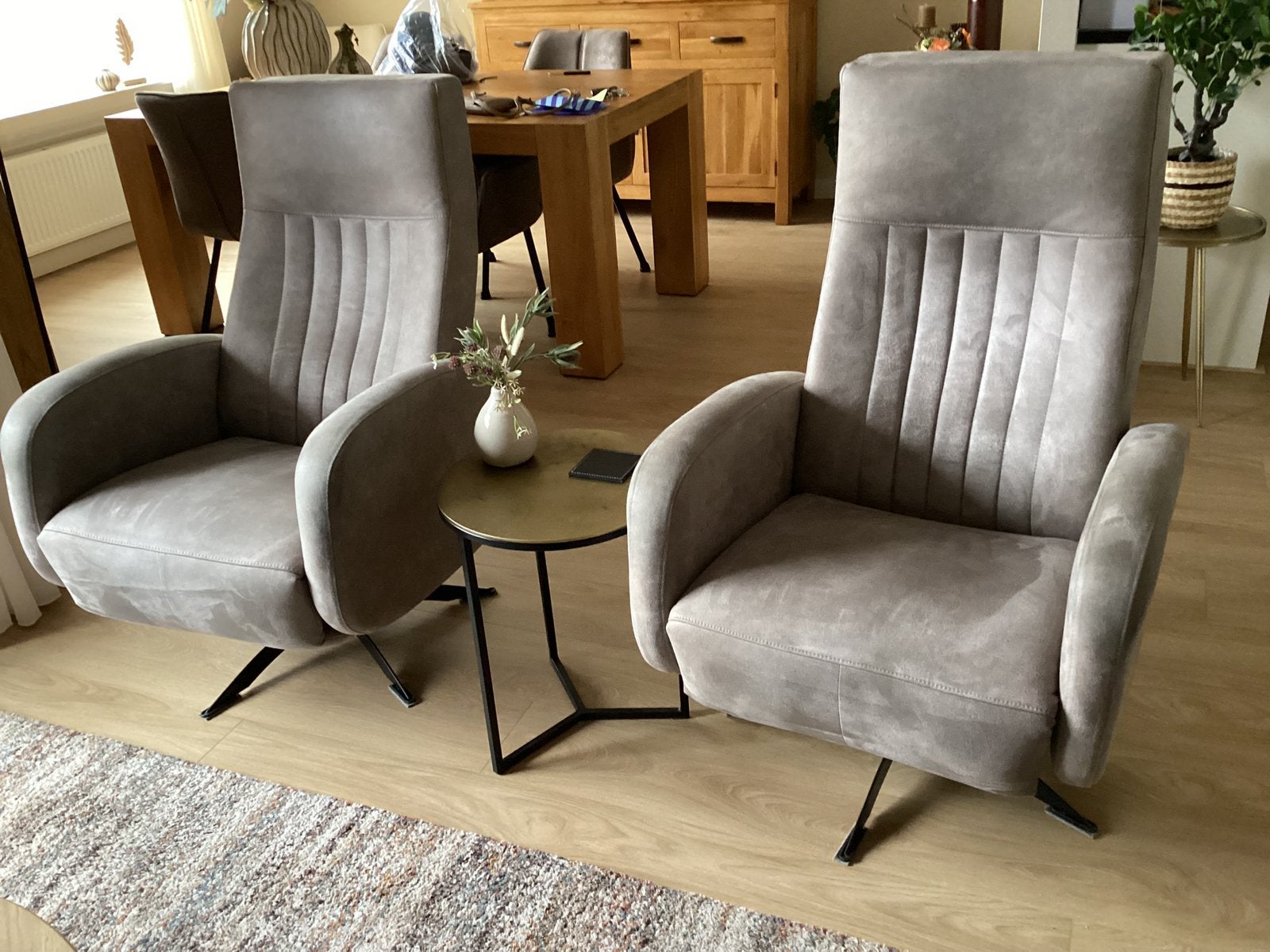 Twee relaxfauteuils, handmatige bediening., Huis en Inrichting, Ophalen, Zo goed als nieuw, 75 tot 100 cm, 50 tot 75 cm
