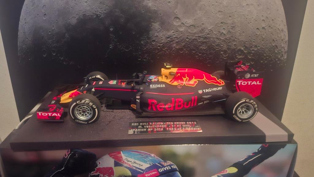 Max Verstappen Spanje 2016 Eerste overwinning, Hobby en Vrije tijd, Modelauto's | 1:18, Ophalen of Verzenden