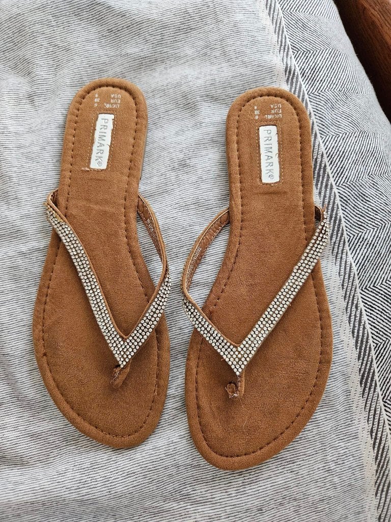 Primark Slippers met strass steentjes - Maat 39, Slippers, Bruin, Primark, Ophalen of Verzenden