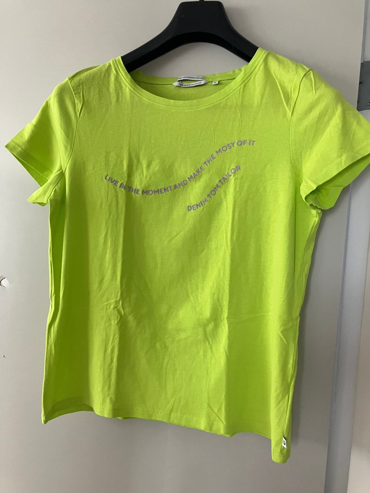 Neongroen t shirt paarse tekst/Tom tailor-M, Maat 38/40 (M), Ophalen of Verzenden, Zo goed als nieuw, Korte mouw