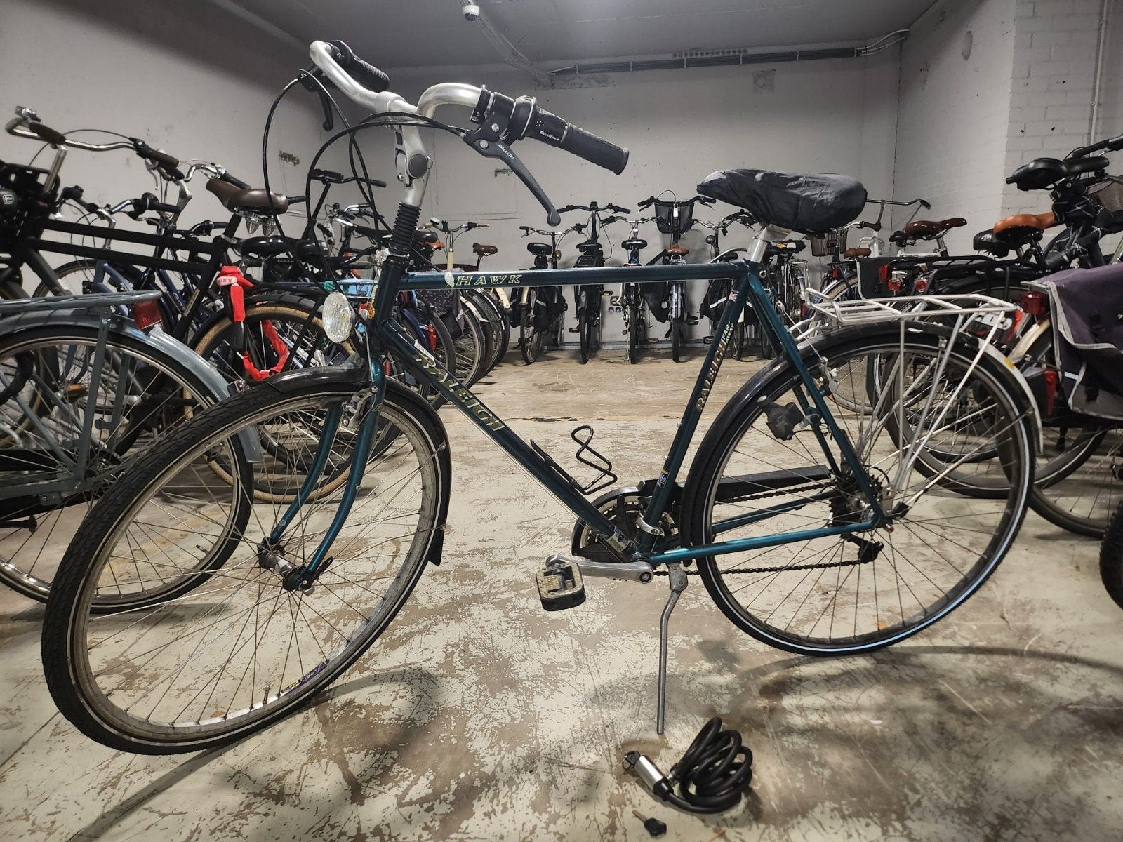 Degelijke Raleigh stadsfiets met slot, Fietsen en Brommers, Fietsen | Dames | Damesfietsen, Ophalen, Gebruikt, Overige merken