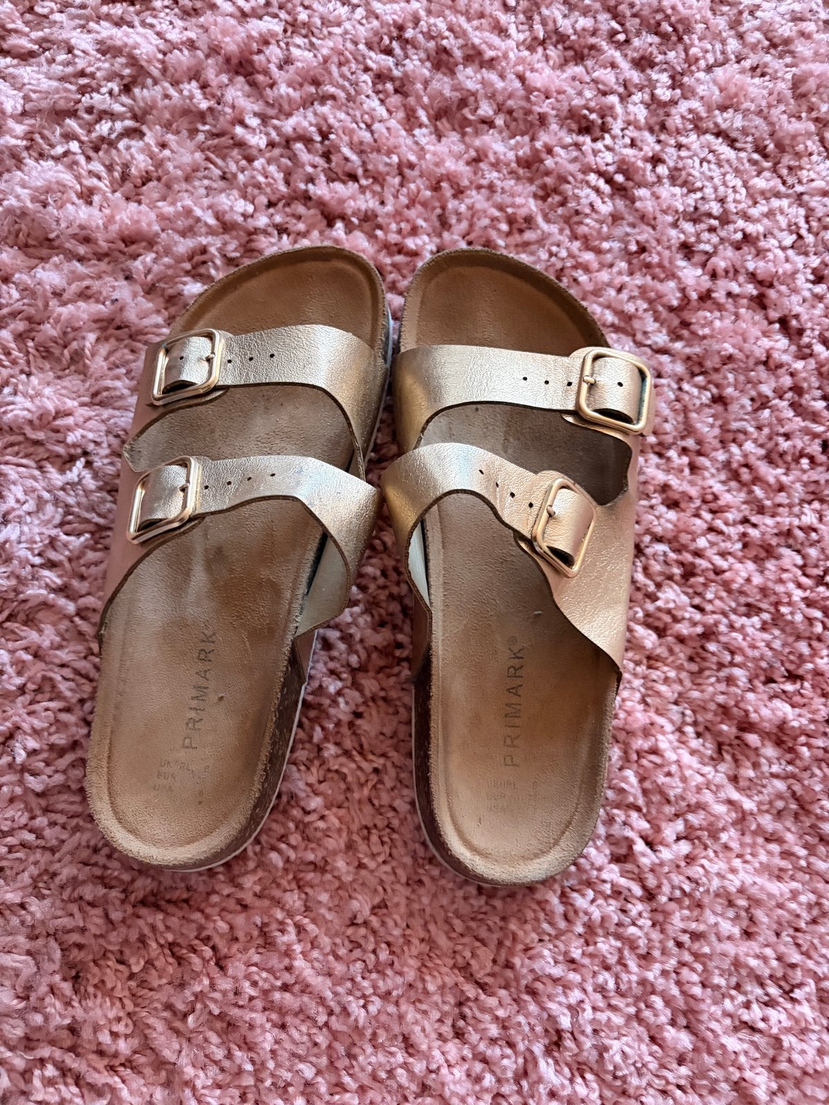 Gouden Primark slippers - Zo goed als nieuw, Ophalen of Verzenden, Zo goed als nieuw, Overige kleuren, Slippers