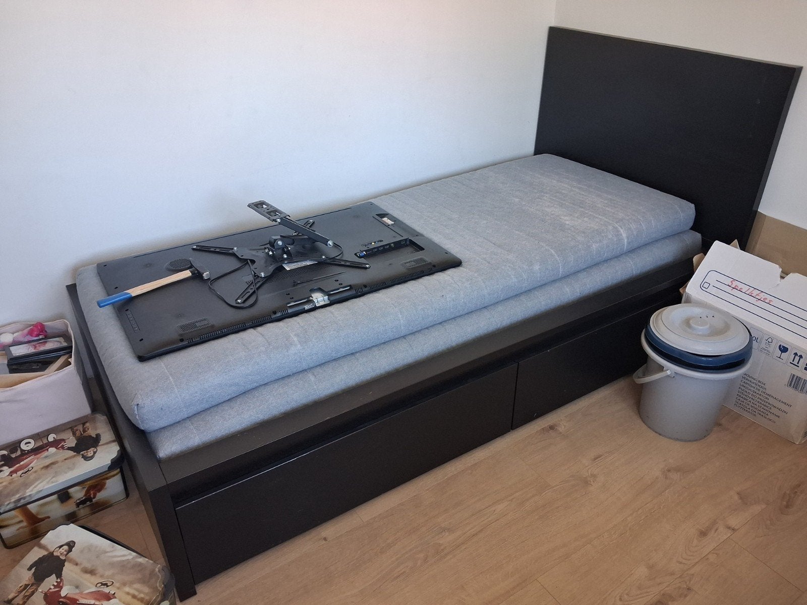 IKEA Malm bed 90x200 zwart-bruin met hoofdbord + 2 matrassen, Ophalen, Gebruikt, 90 cm, Eenpersoons