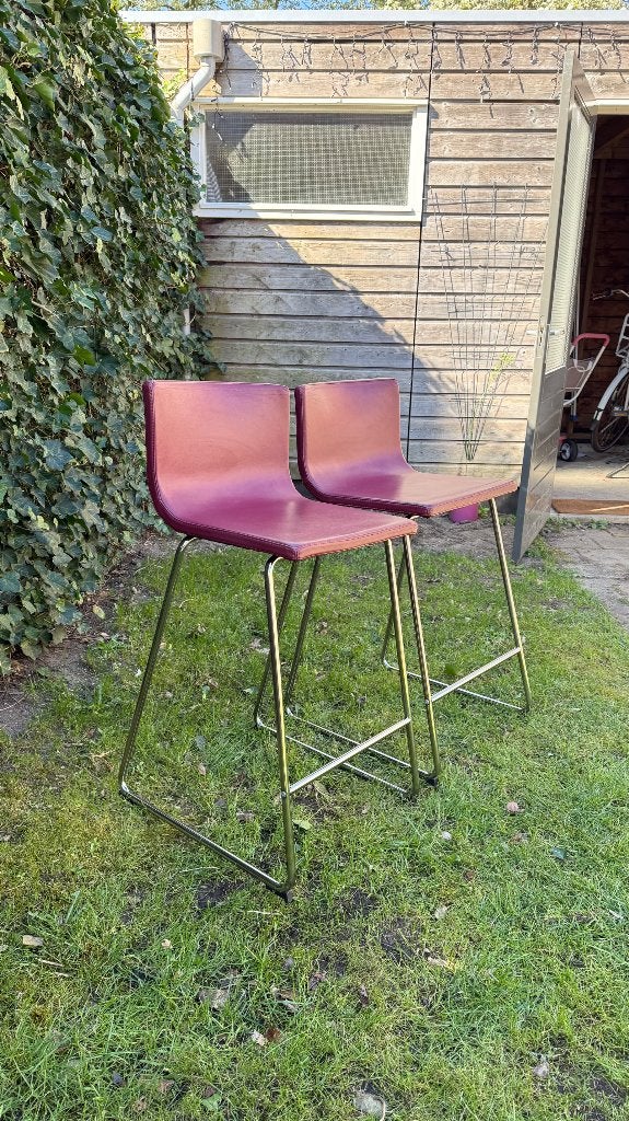 Set van 2 IKEA barkrukken - Stijlvol bordeaux leder, Ophalen, Gebruikt, Met voetsteun, 60 tot 90 cm