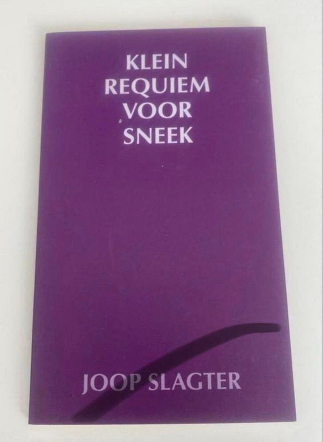 Klein Requiem voor Sneek - Joop Slagter (1996), Ophalen of Verzenden, 20e eeuw of later, Gelezen