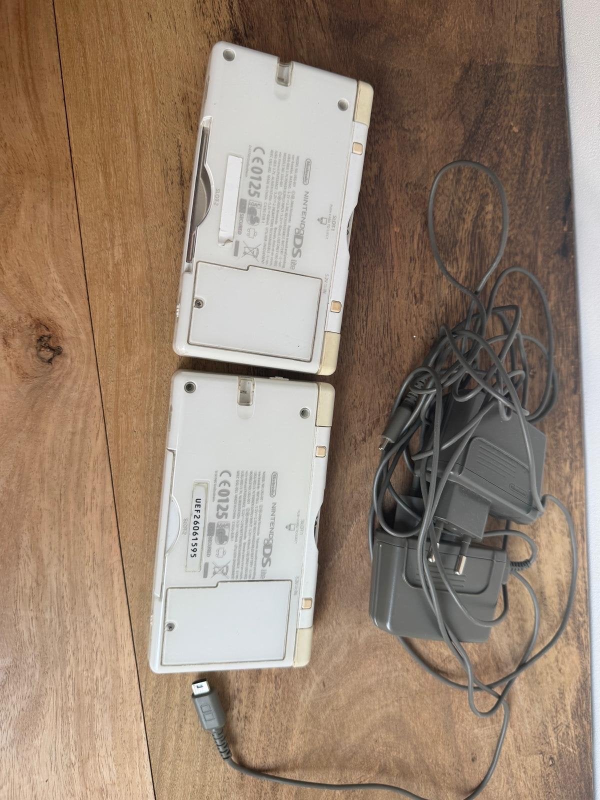2x Nintendo DS Lite Wit met opladers, Ophalen of Verzenden, Gebruikt, Wit, DS Lite