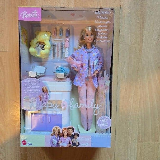 Happy Family Baby Doctor Barbie kinderarts, Ophalen of Verzenden, Nieuw, Pop