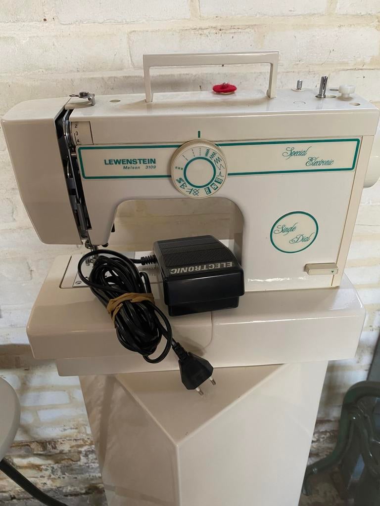 Lewenstein Melson 3106, Ophalen, Zo goed als nieuw, Lockmachine, Overige merken