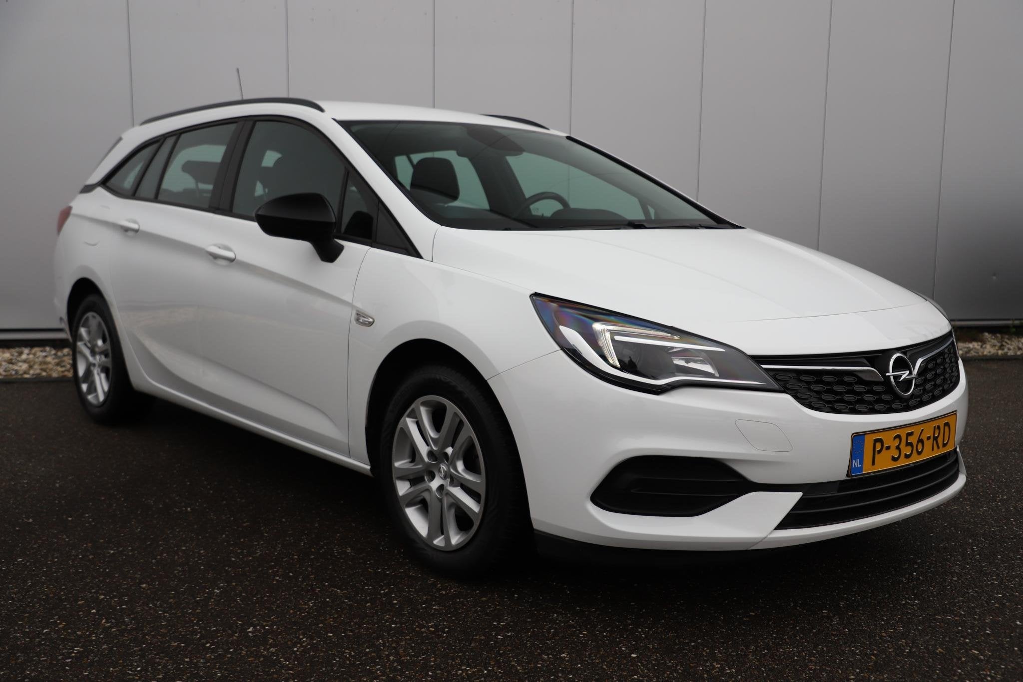 Opel Astra Sports Tourer 1.2 Edition 110PK Navigatie Carplay, Auto's, Opel, Voorwielaandrijving, Stof, Gebruikt, Euro 6
