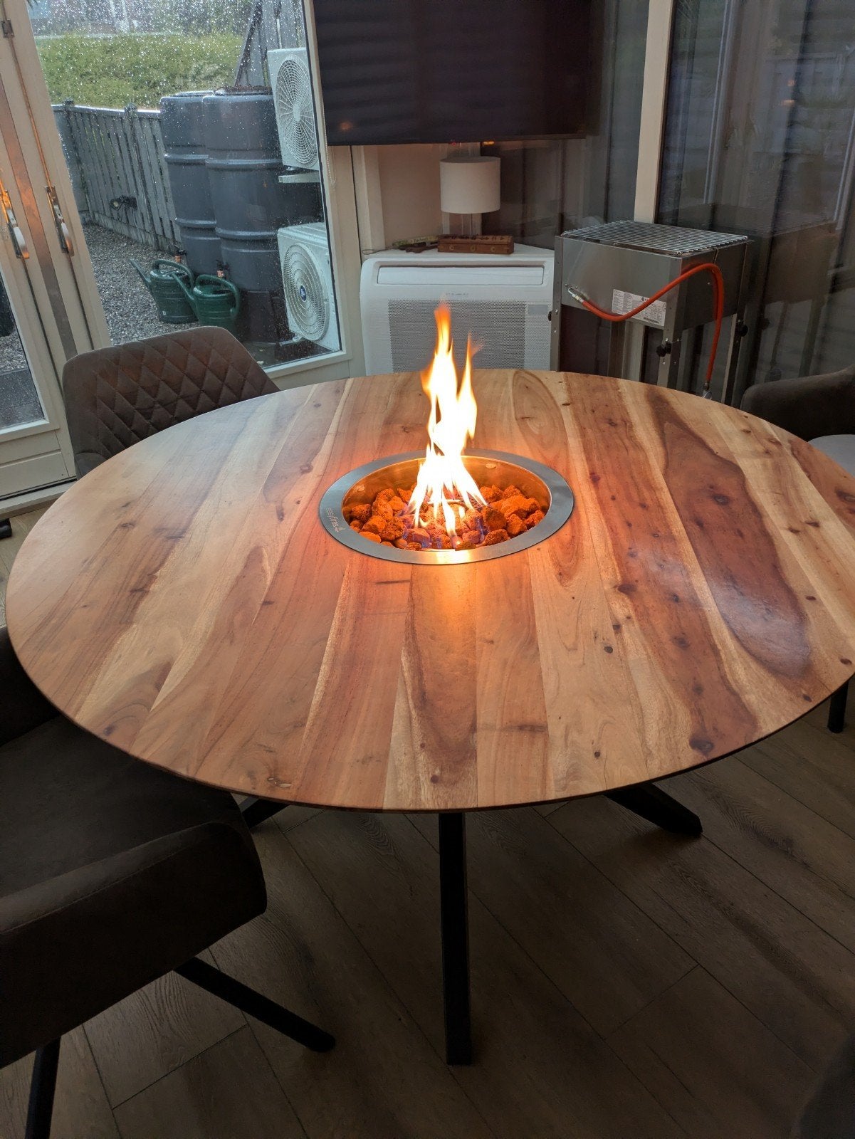 Ronde eettafel met ingebouwde Easyfires vuurtafel, Modern, industrieel, Rond, Zo goed als nieuw, Vier personen