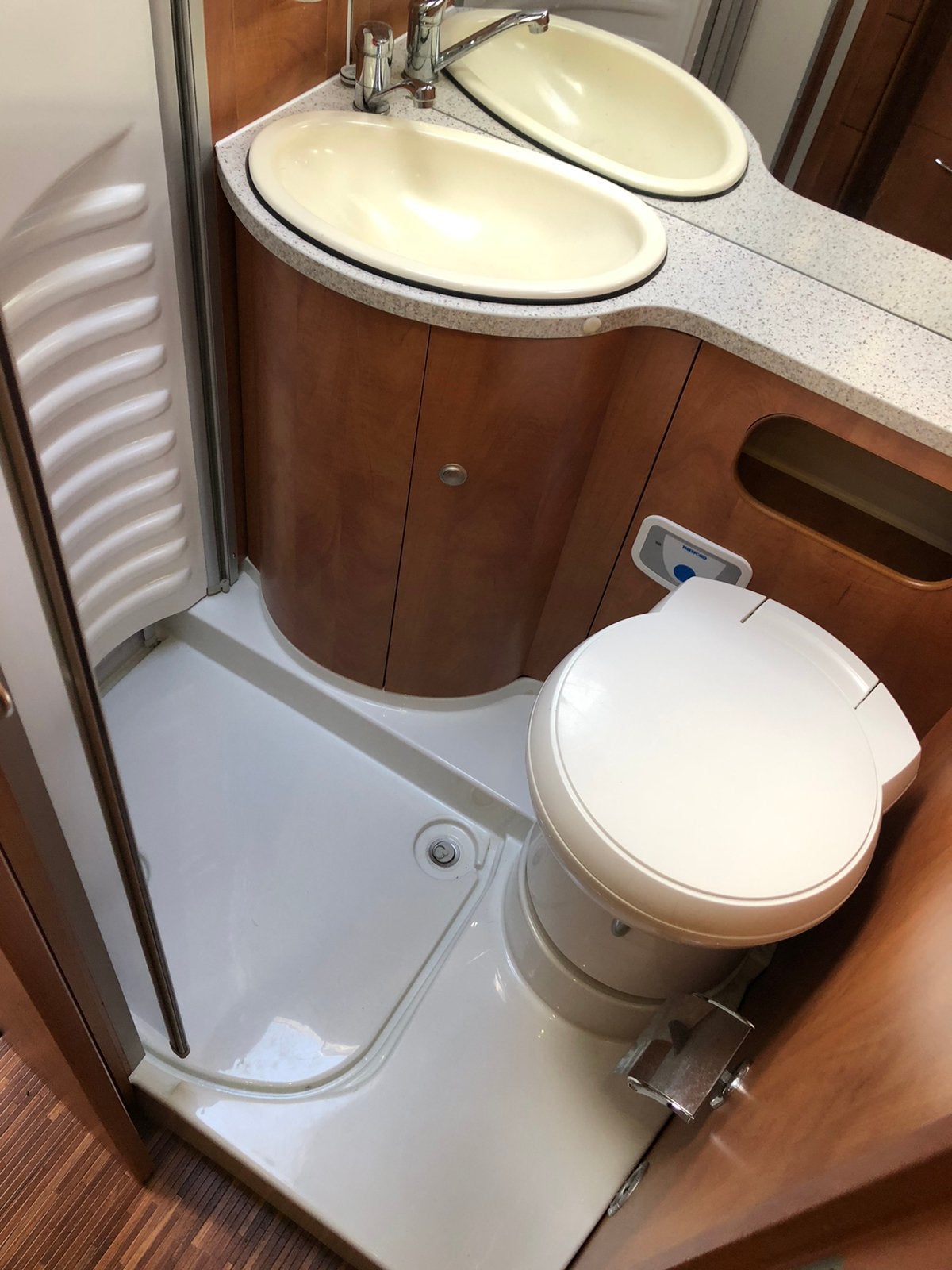 Foto 17 van Smetteloze Carthago Chic C-Line i4.8 ENKELE BEDDEN + Hefbed
