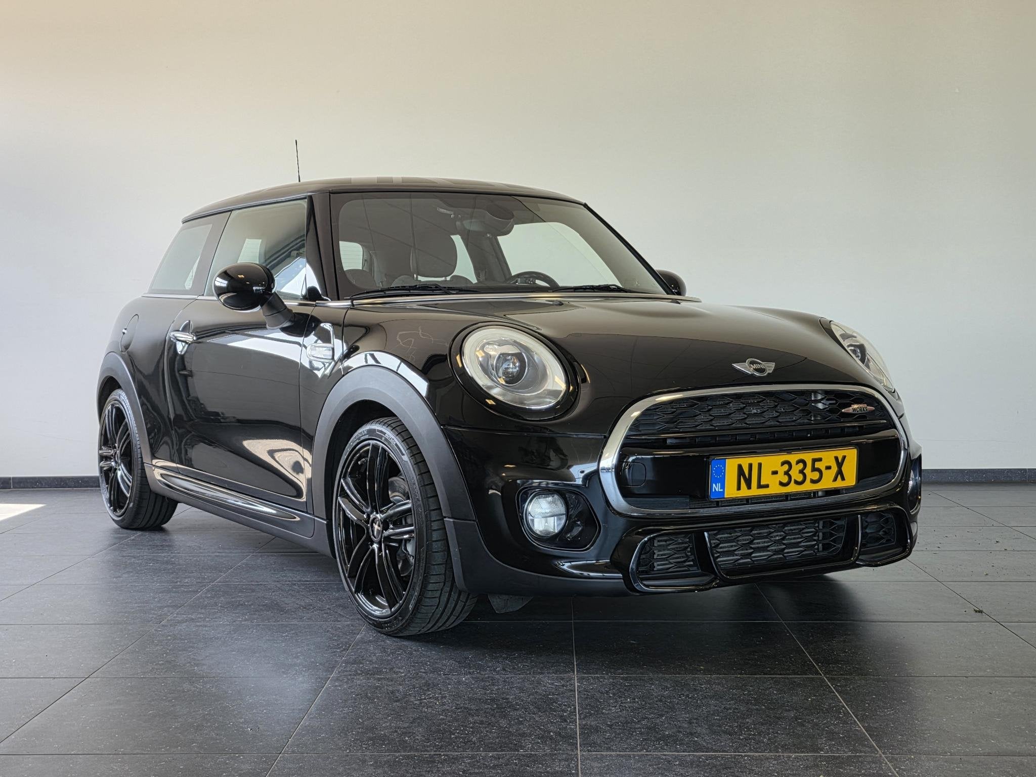 MINI Cooper 1.5 Kings Cross | Orig NL | JCW | Keyless | Stoe, Gebruikt, Origineel Nederlands, Bedrijf, Handgeschakeld