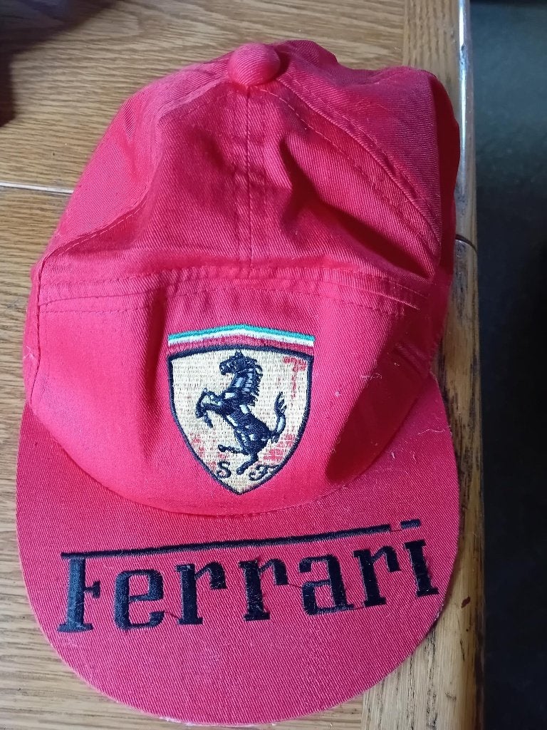 Vintage Ferrari F-1 cap rood met logo '80-'90  59cm, Ophalen of Verzenden, Gebruikt, Auto's