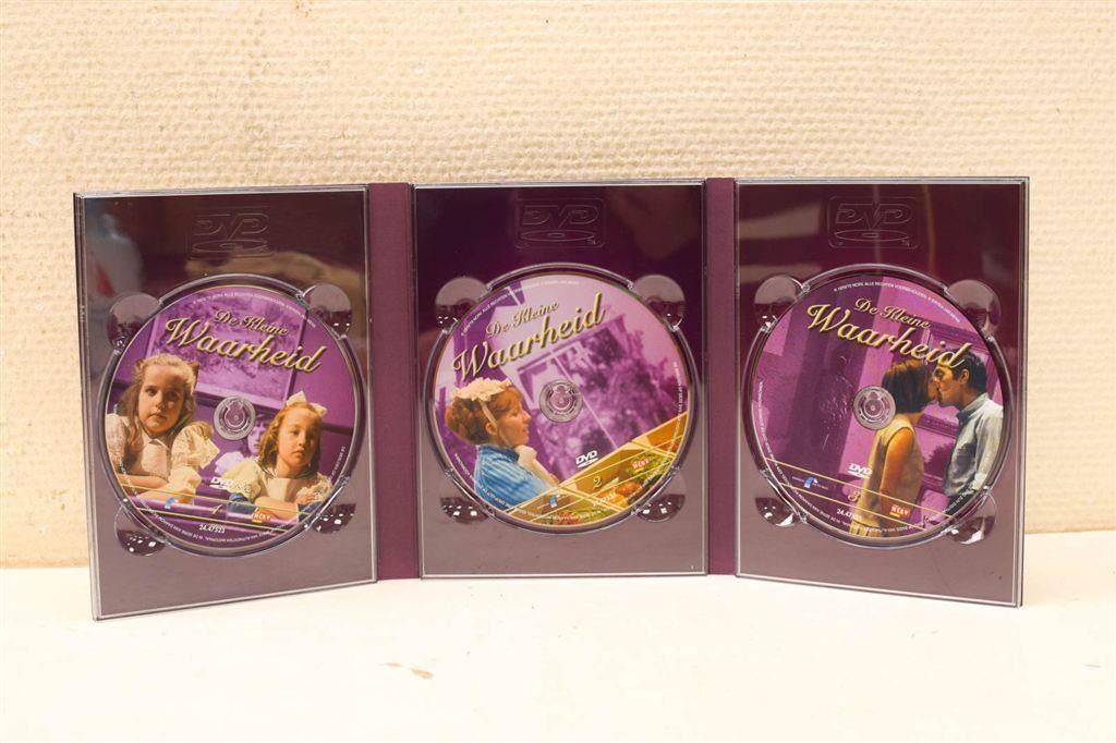 3 dvd box De kleine Waarheid deel 1 48724, Ophalen of Verzenden, Gebruikt