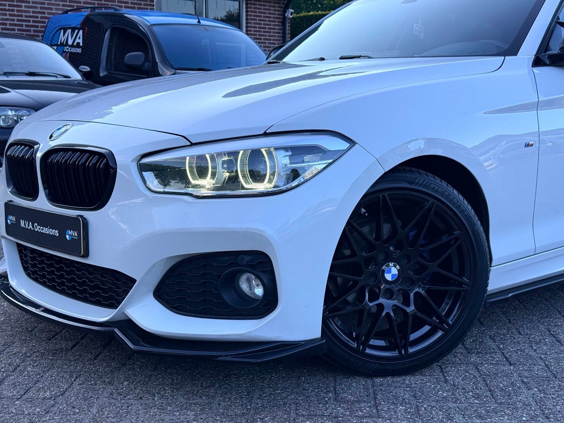 BMW 1-serie 116i M Sport|Maxton Design|Navigatie|Led|18 inch, 1-Serie, Achterwielaandrijving, Alcantara, Wit