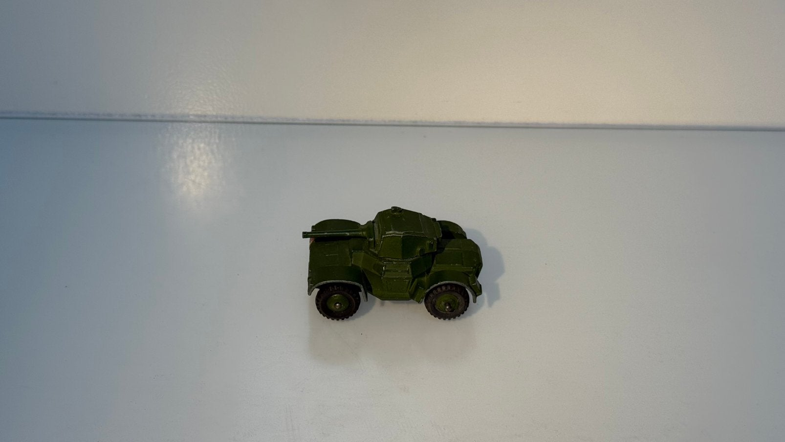 Dinky toys armoured car 670, Ophalen of Verzenden, Zo goed als nieuw, Auto