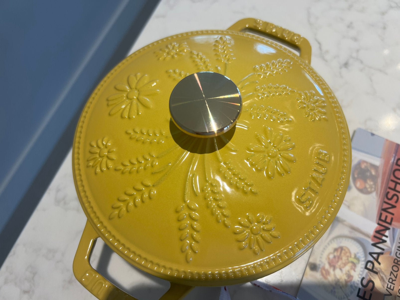 Nieuw gietijzeren Staub pan Mosterd geel, 16 cm, Gietijzer, Nieuw, Ophalen of Verzenden, Staub
