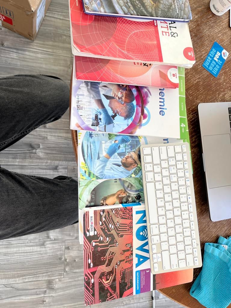 Verschillende VWO schoolboeken (Scheikunde, Natuurkunde), Boeken, Ophalen of Verzenden, Beta, Zo goed als nieuw, WO