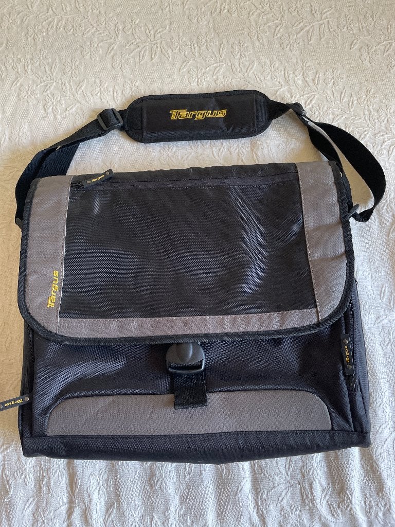 Laptoptas Targus, Ophalen of Verzenden, 17 inch of meer, Zo goed als nieuw, Schoudertas