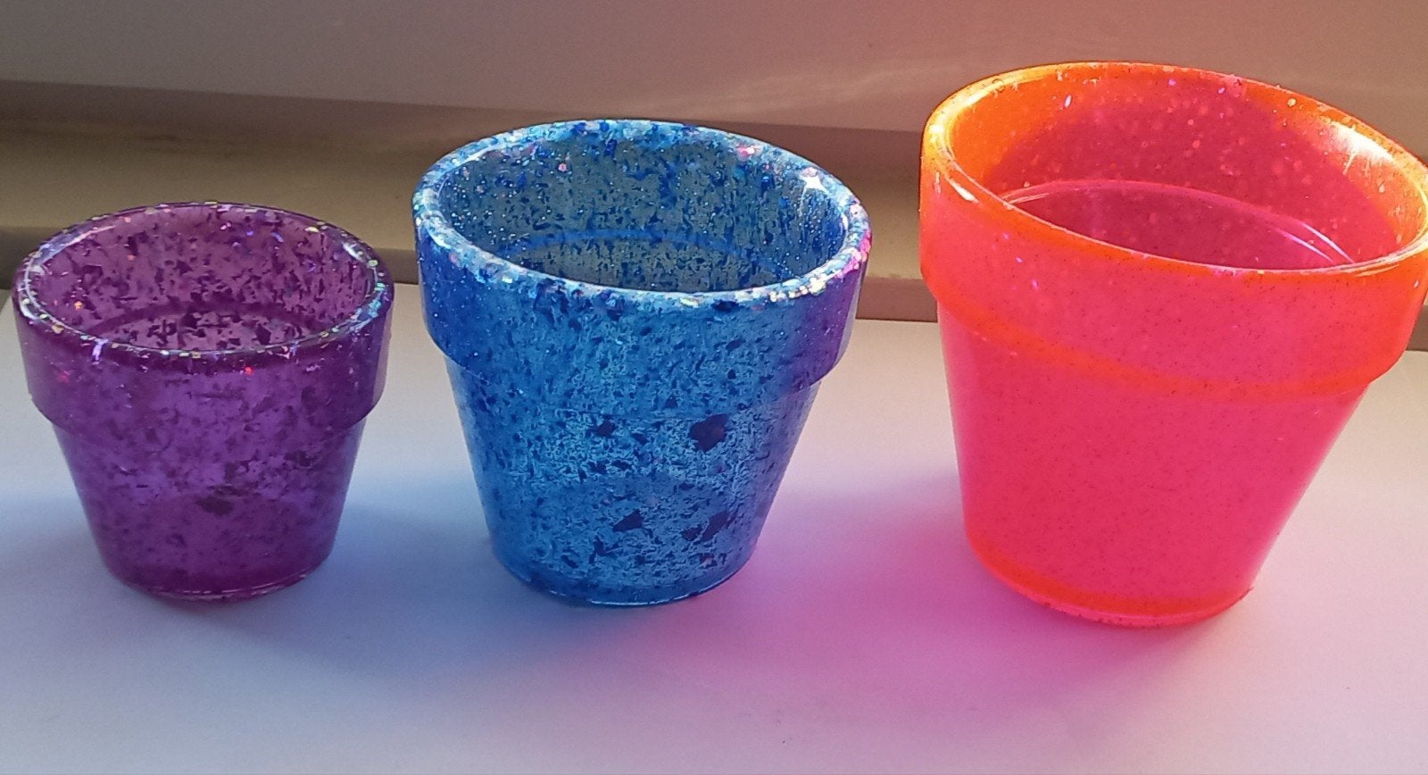 Gepersonaliseerde bloempotjes van epoxy, Rond, Nieuw, Ophalen of Verzenden, Aardewerk