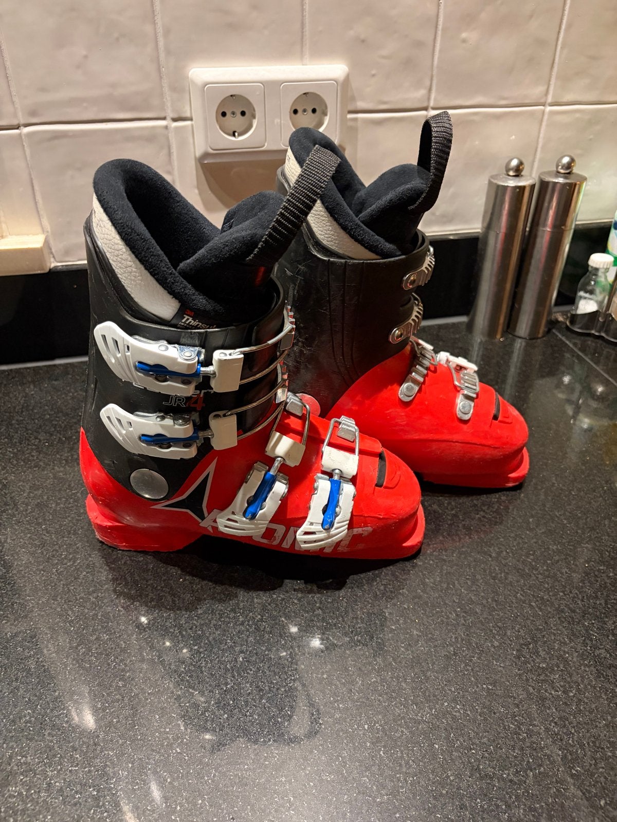 Atomic Redster JR skischoenen - Maat 33/34, Sport en Fitness, Gebruikt, Schoenen, Ophalen of Verzenden, Atomic