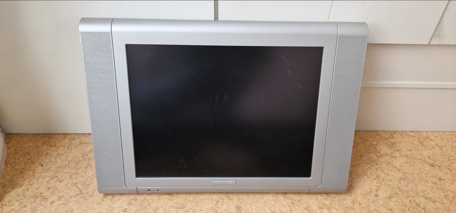 Techwood TV - Compacte televisie, ideaal voor kleine ruimtes, Gebruikt, 50 Hz, Minder dan 40 cm, Ophalen