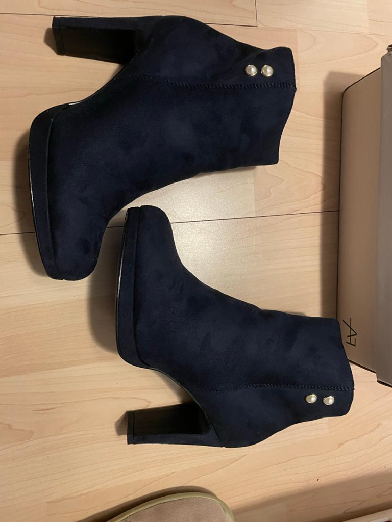 Anna Field Enkellaarsjes marineblauw suède maat 40, Ophalen of Verzenden, Zo goed als nieuw, Blauw, Lage of Enkellaarzen