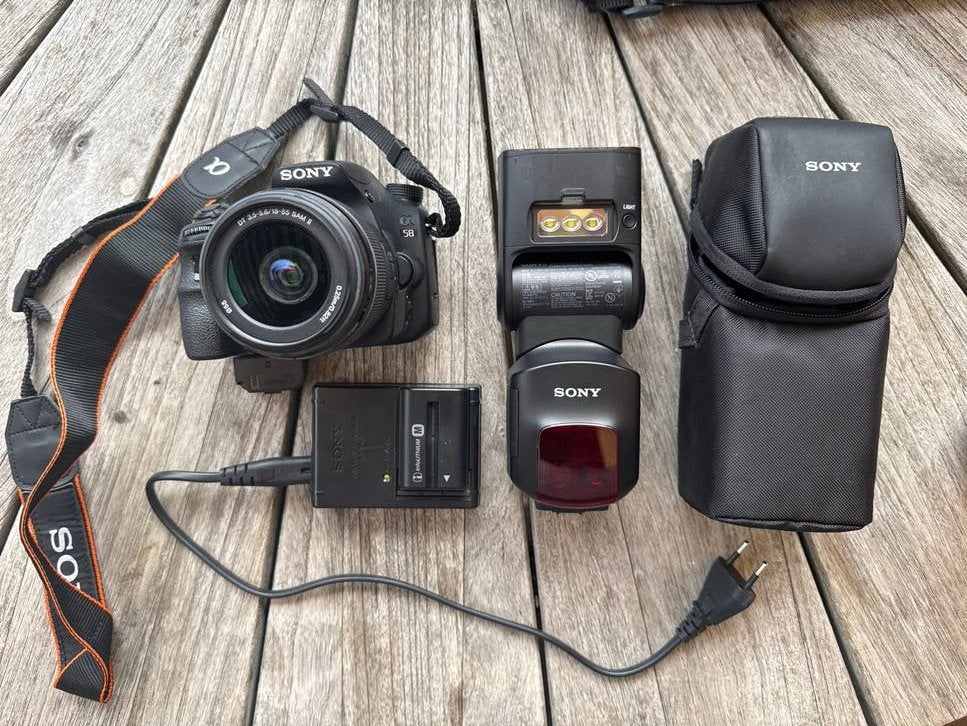 Sony Alpha A58 spiegelreflexcamera + 18-55mm lens en flitser, Gebruikt, Spiegelreflex, 4 t/m 7 keer, Accu