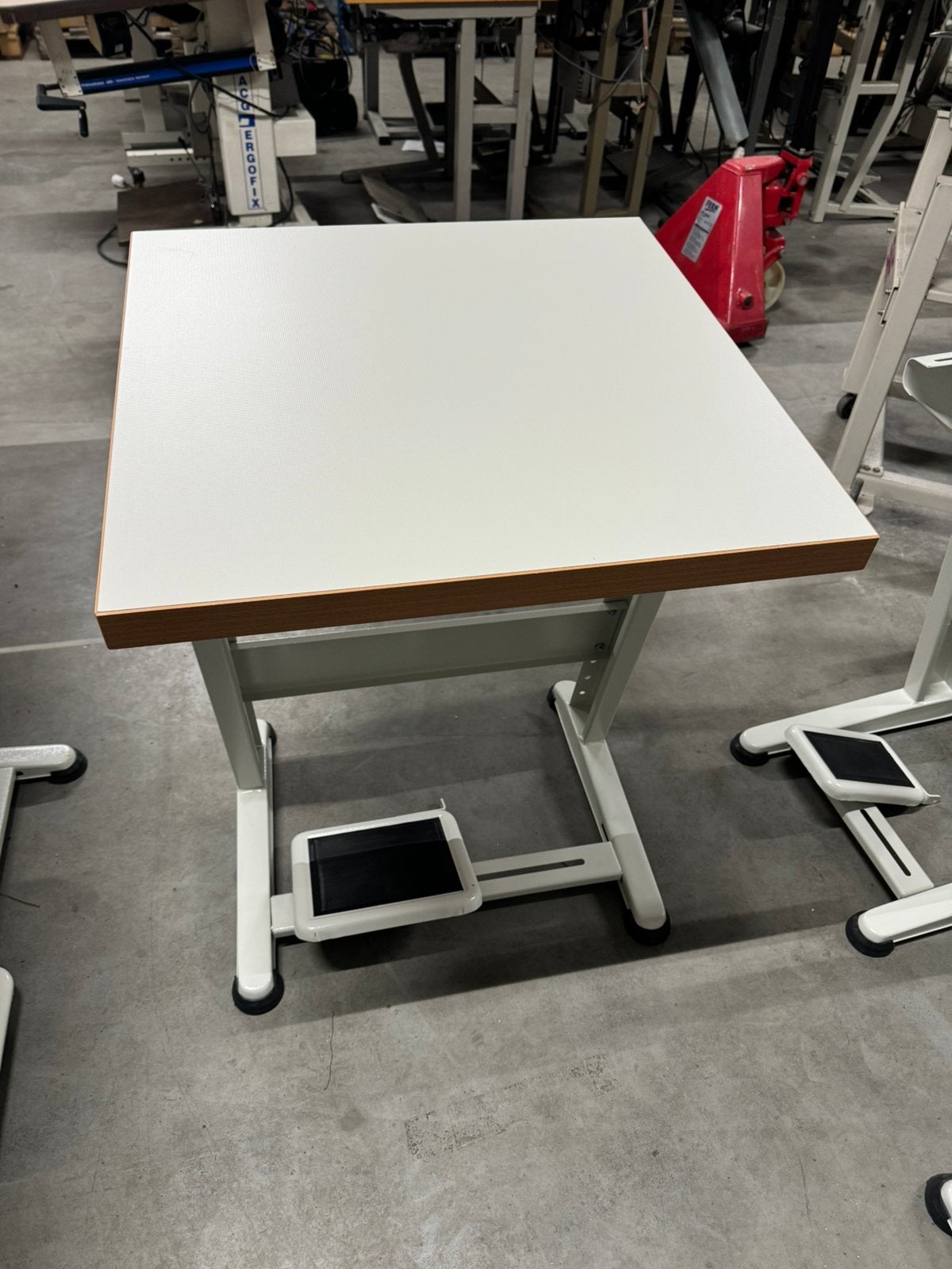 Industriele naaimachine tafel en onderstel afmeting 60x60cm, Hobby en Vrije tijd, Naaimachines en Toebehoren, Overige merken, Tafel