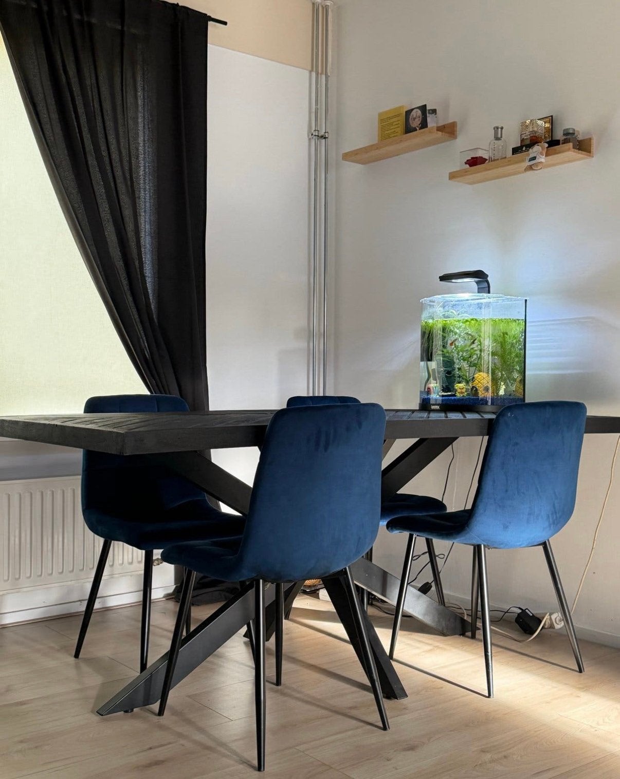 Mango hout tafel met 4 stoelen, Ophalen, Zo goed als nieuw, Rechthoekig, 50 tot 100 cm