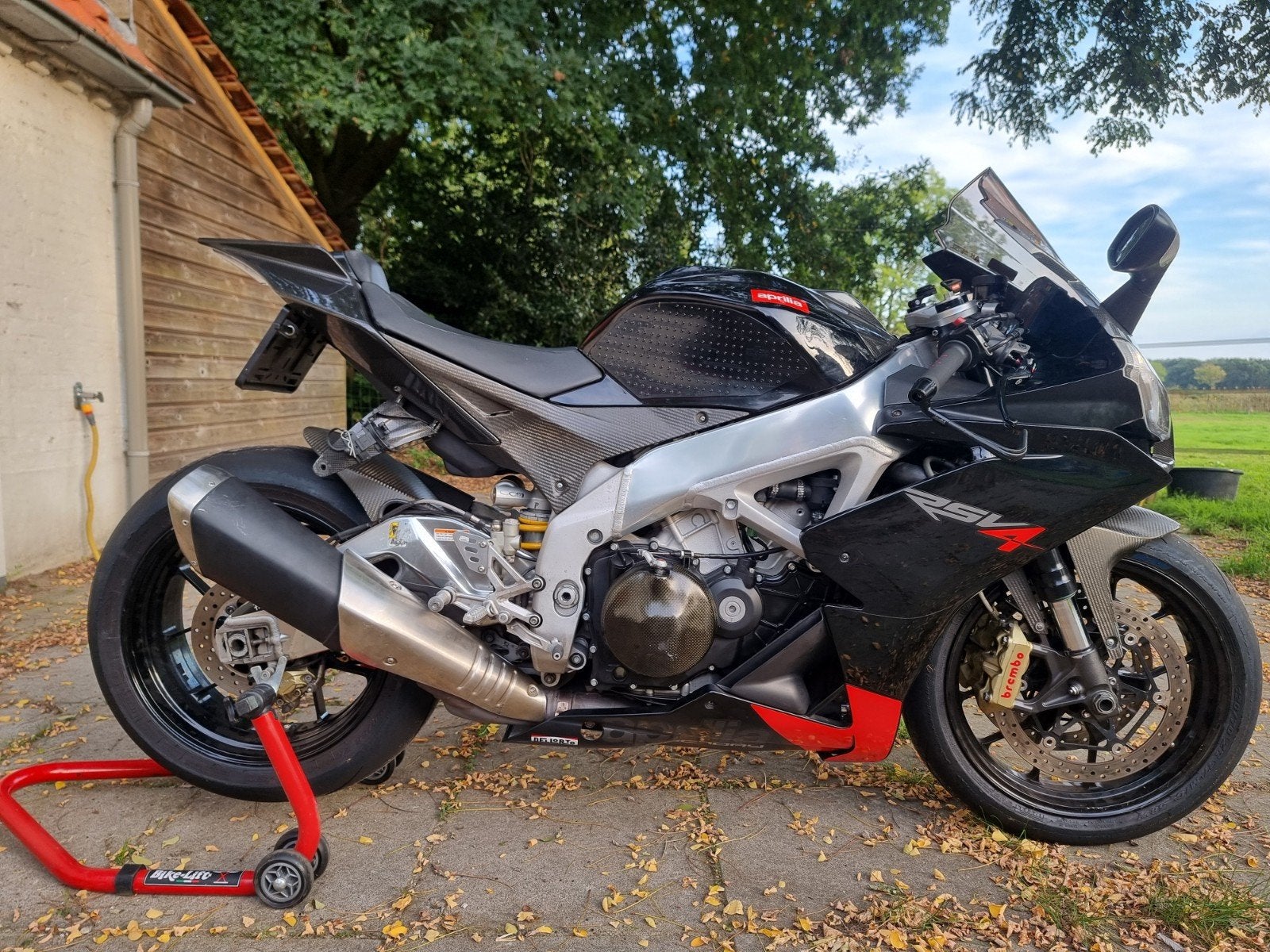 Aprilia RSV4 met Öhlins, Brembo en carbon onderdelen, 4 cilinders, Motorrijbewijs A, Gebruikt, Super Sport