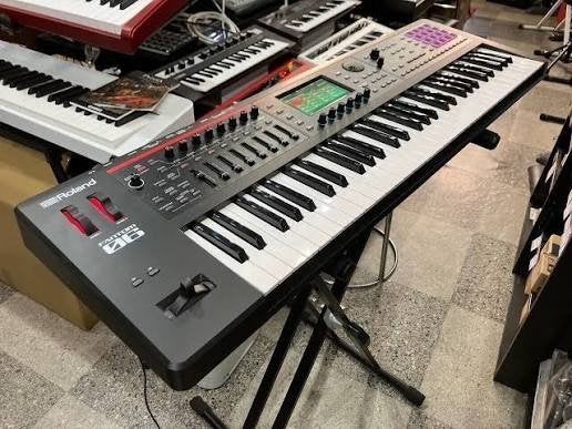 Te koop gevraagd Roland Fantom 06, Roland, Ophalen of Verzenden, Midi-aansluiting, 61 toetsen