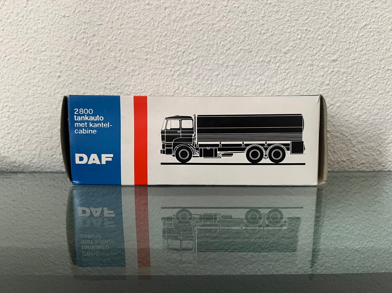 Lion Car nr.67 DAF tankauto wavo-lisse, Hobby en Vrije tijd, Modelauto's | 1:50, Ophalen of Verzenden, Zo goed als nieuw, Bus of Vrachtwagen