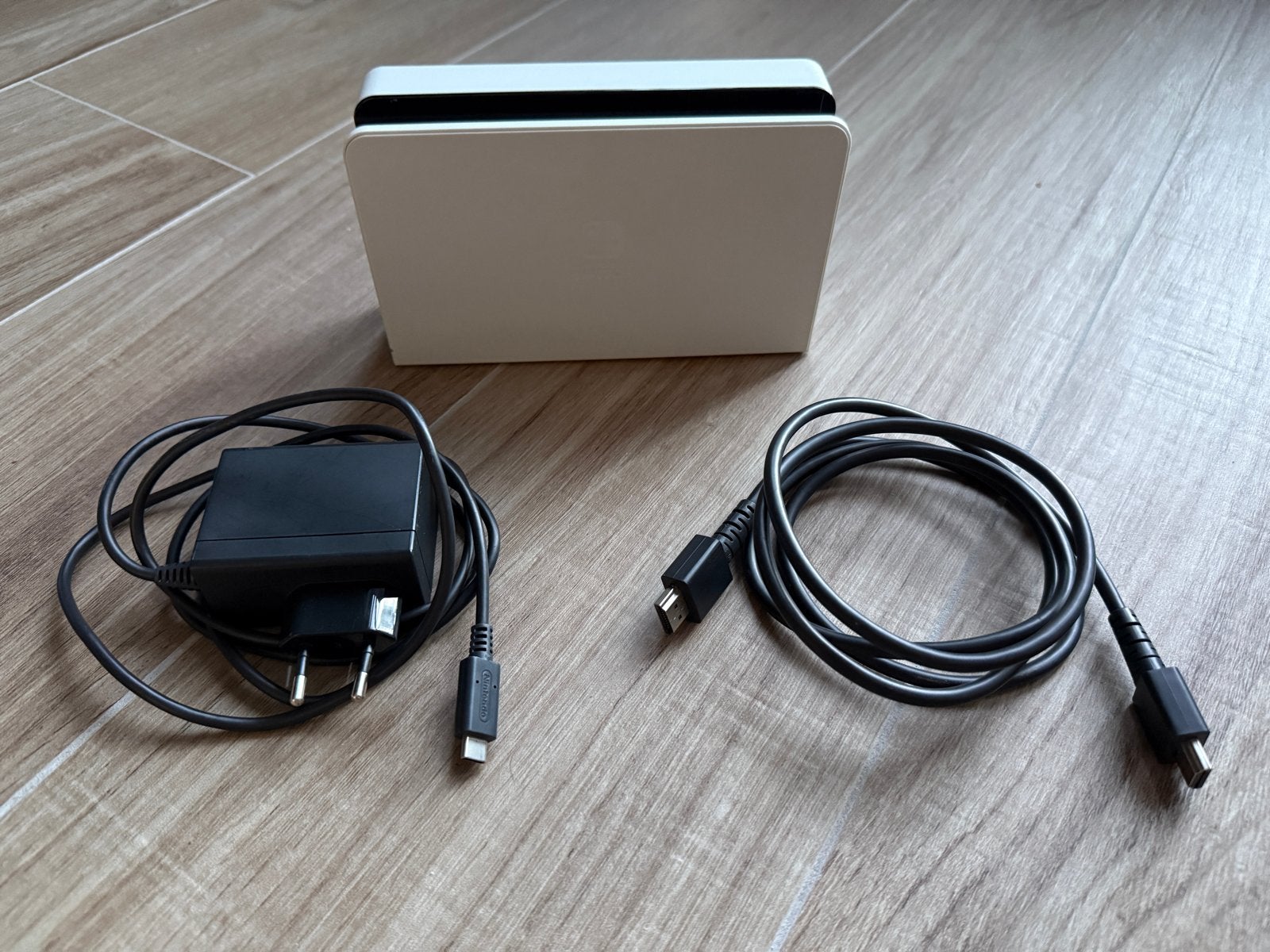 Nintendo Switch OLED Docking wit. Met oplader en HDMI-kabel, Ophalen of Verzenden, Zo goed als nieuw, Zonder controller, Switch OLED