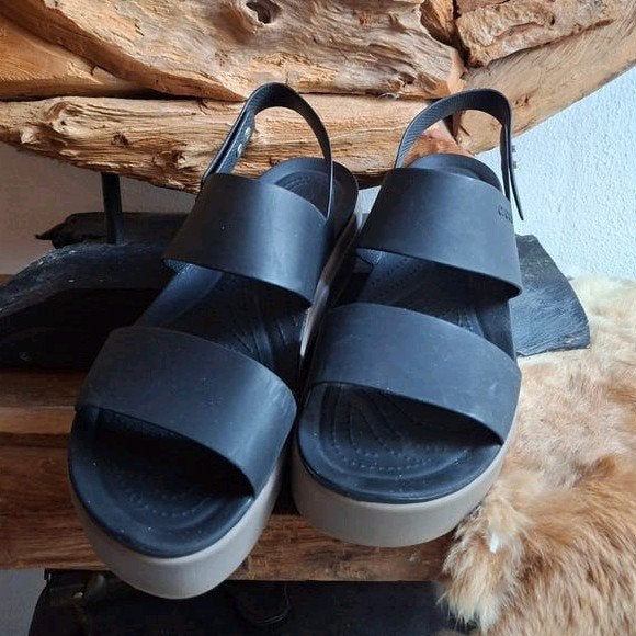 Crocs sandalen maat 40 - Zwart met beige zool, Zwart, Crocs, Gedragen, Sandalen of Muiltjes