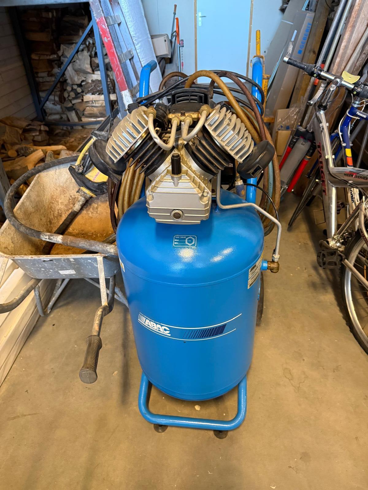 ABAC mobile air compressor, Ophalen, 6 tot 10 bar, Zo goed als nieuw, 25 tot 100 liter