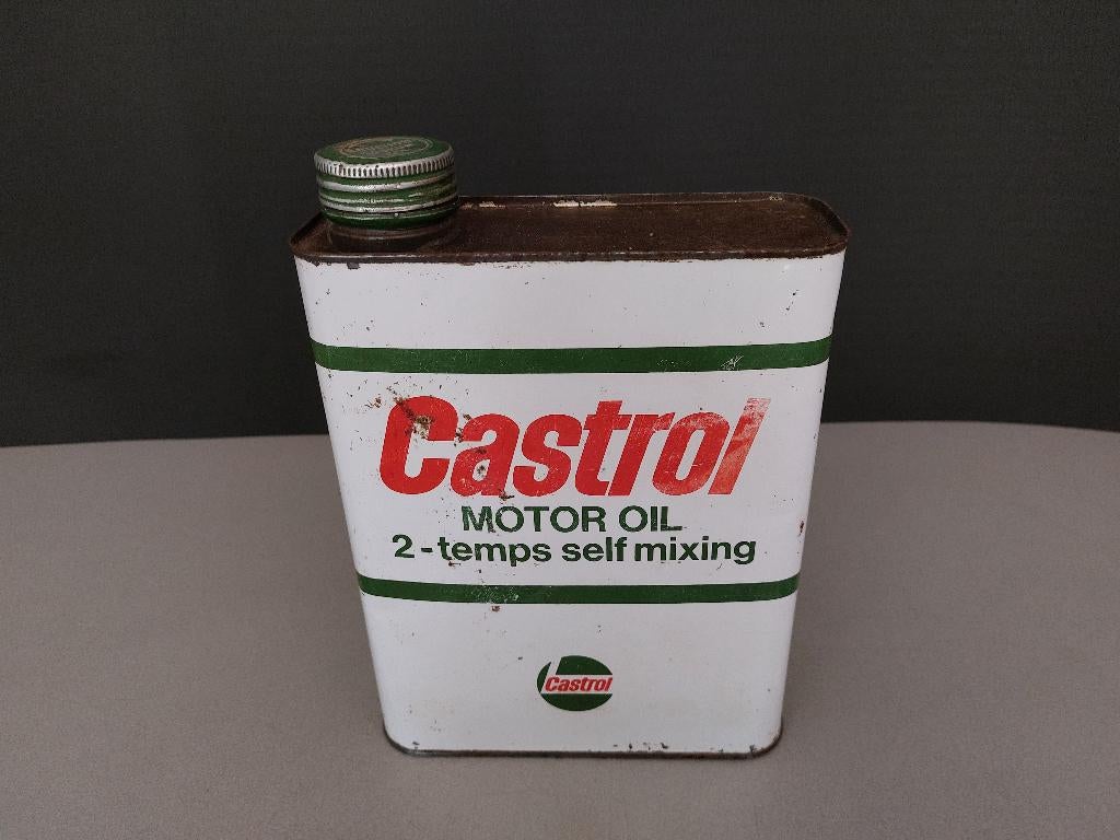 Vintage CASTROL Olieblik 2 -TEMPS  2 liter blik met Doseur, Verzamelen, Ophalen of Verzenden, Gebruikt, Gebruiksvoorwerp