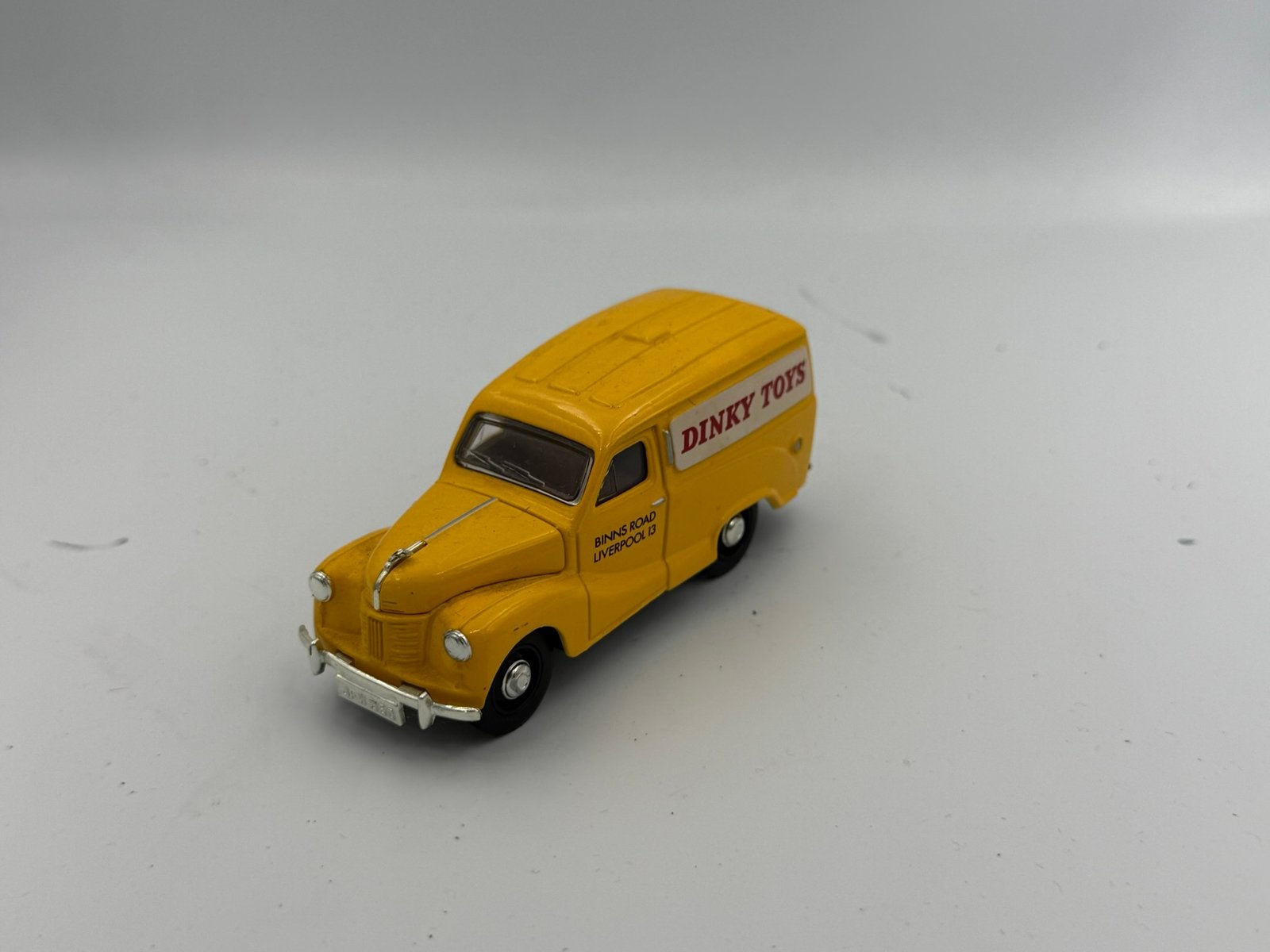 Matchbox “Dinky Toys bestelbus”, Ophalen of Verzenden, Zo goed als nieuw, Auto, Dinky Toys