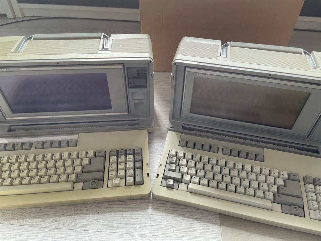 Sharp PC-7000 & PC-7100 Vintage Laptops - 2 stuks, Computers en Software, Vintage Computers, Ophalen