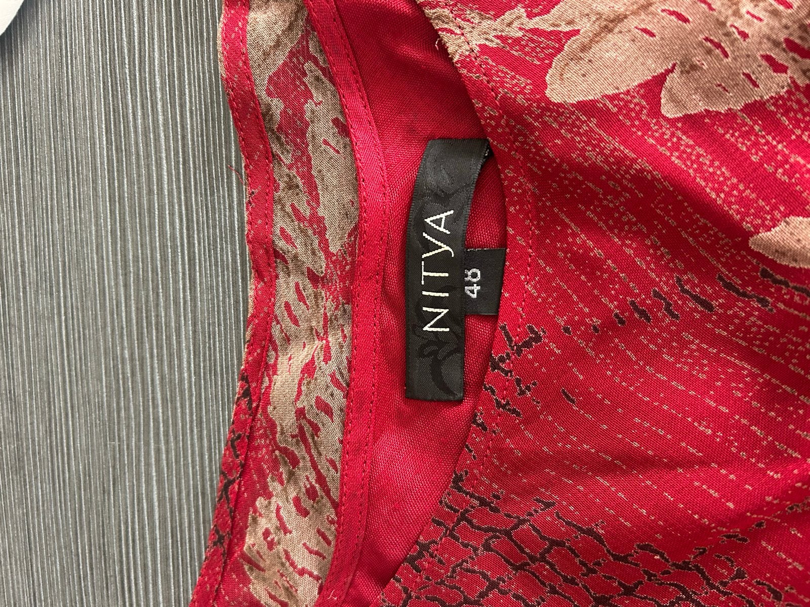 Nitya Rode Maxi Jurk met Bladprint - Maat 46, Kleding | Dames, Maat 46/48 (XL) of groter, Ophalen of Verzenden, Zo goed als nieuw