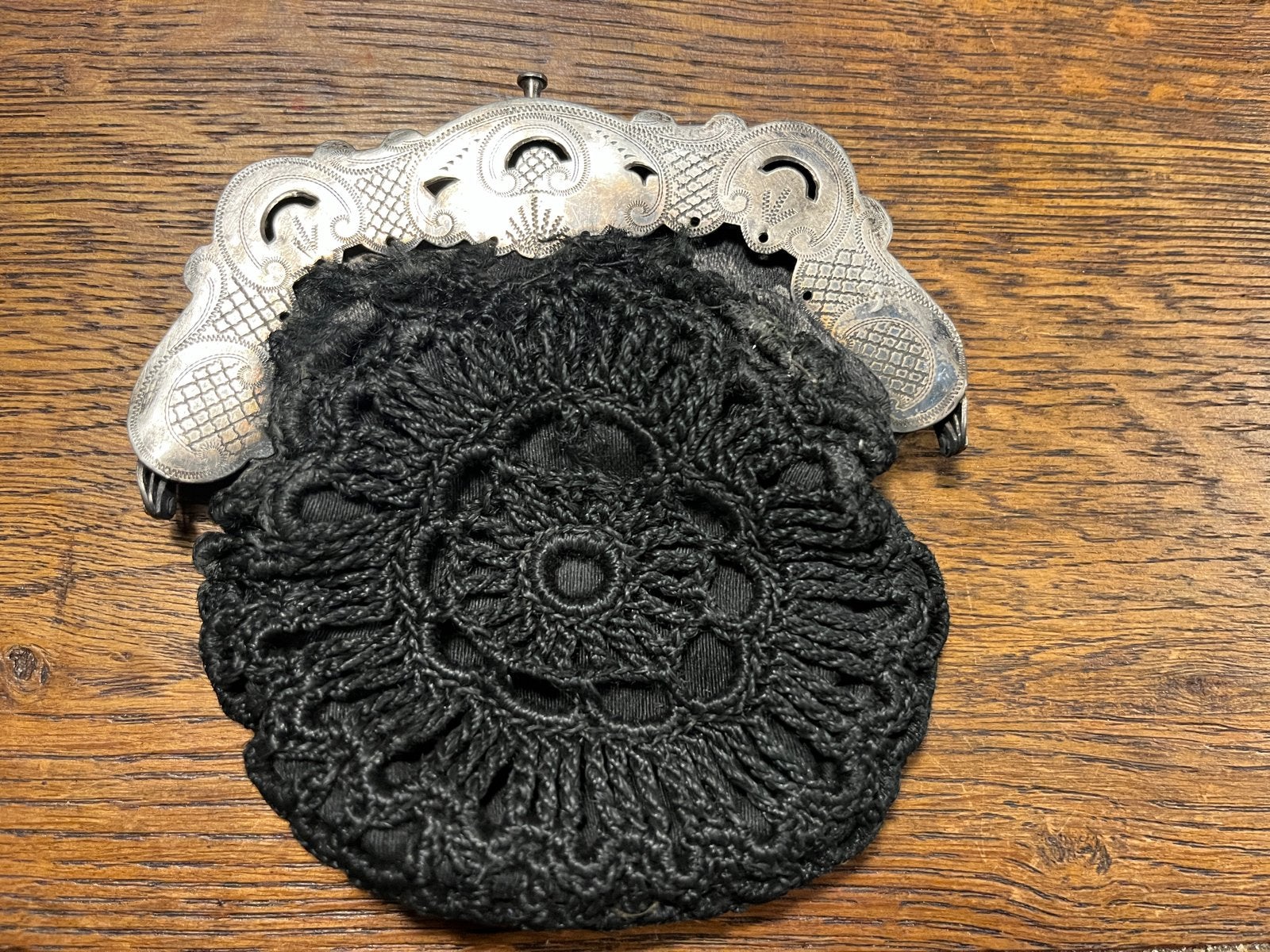 Antieke gehaakte beursje portemonnee met zilveren beugel, Antiek en Kunst, Ophalen of Verzenden