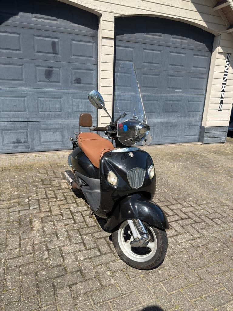 Znen snorscooter 1ste eigenaar, Fietsen en Brommers, Ophalen, 49 cc, Zo goed als nieuw, Benzine