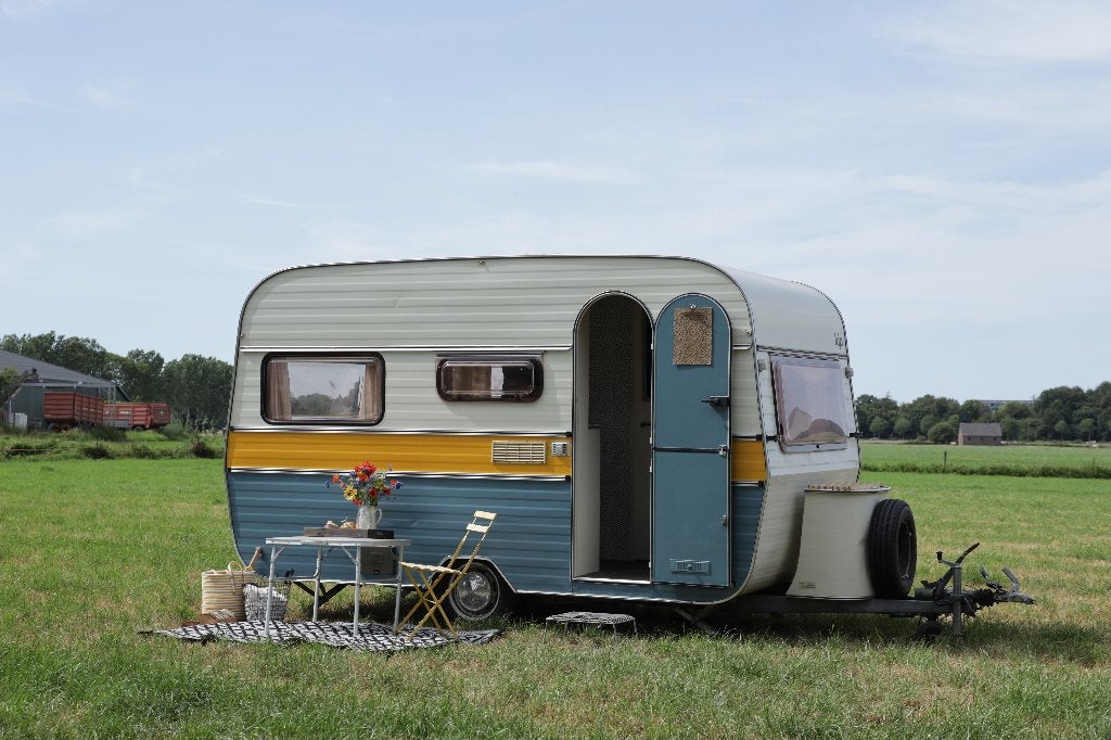 Kip K390T – vintage caravan uit 1980, sfeervol opgeknapt, Standaardzit, Particulier, Luifel, 500 - 750 kg