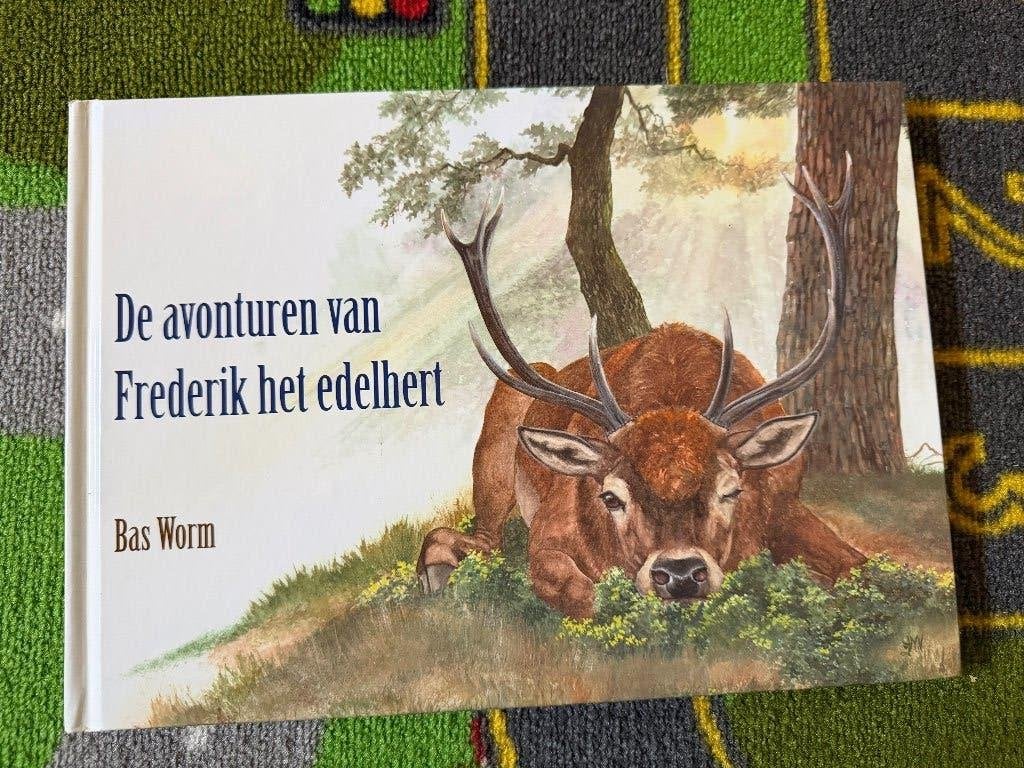 Boek Frederik het edelhert, Boeken, Ophalen of Verzenden, Zo goed als nieuw, Non-fictie