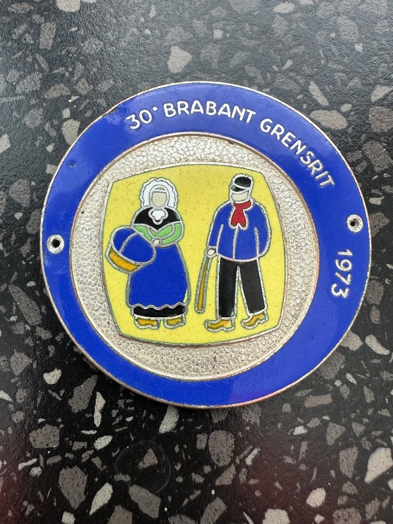 Emaille Brabant Grensrit 1973 embleem. Logo oldtimer auto., Verzamelen, Ophalen of Verzenden, Gebruikt, Gebruiksvoorwerp
