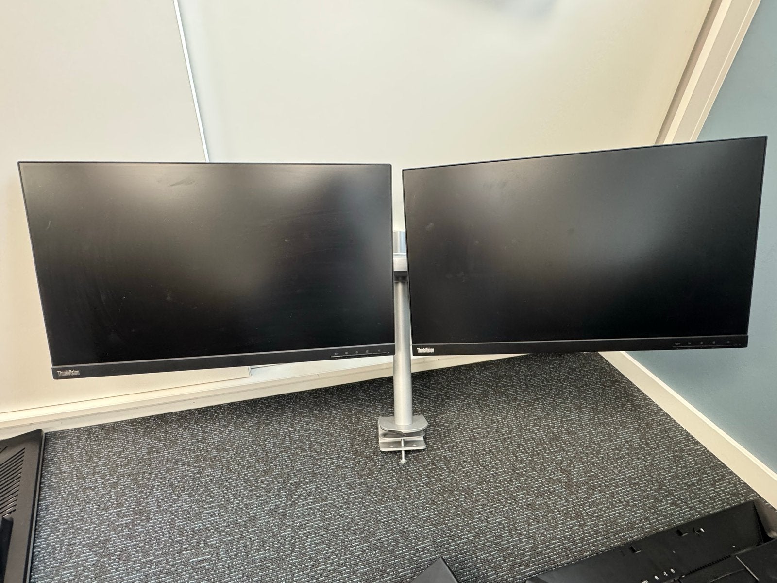 Computerschermen, dubbele monitorbeugels en toetsenborden, Ophalen, Gebruikt, 60 Hz of minder, In hoogte verstelbaar