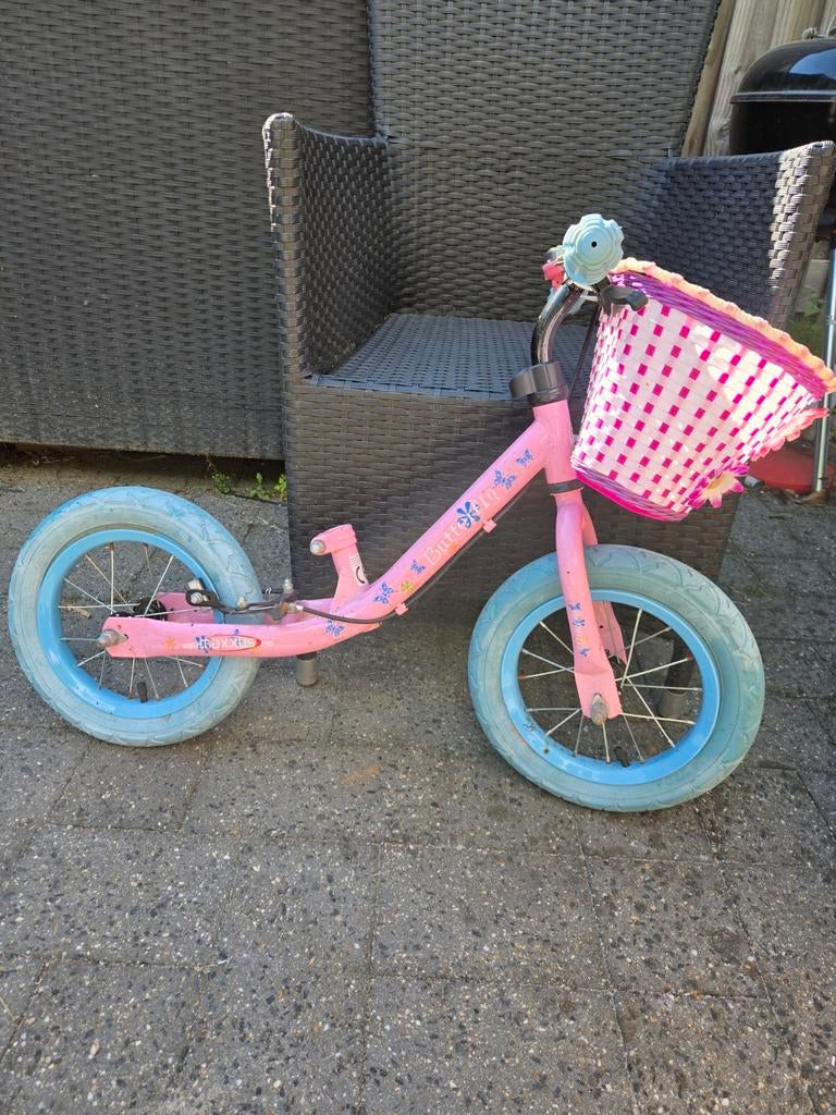 Roze meisjes loopfiets met mandje en bel (zonder zadel), Ophalen, Gebruikt, Loopfiets