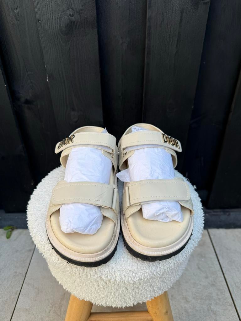 Dior sandalen maat 39 - ideaal voor de zomer, Kinderen en Baby's, Babykleding | Schoentjes en Sokjes, Ophalen of Verzenden, Zo goed als nieuw