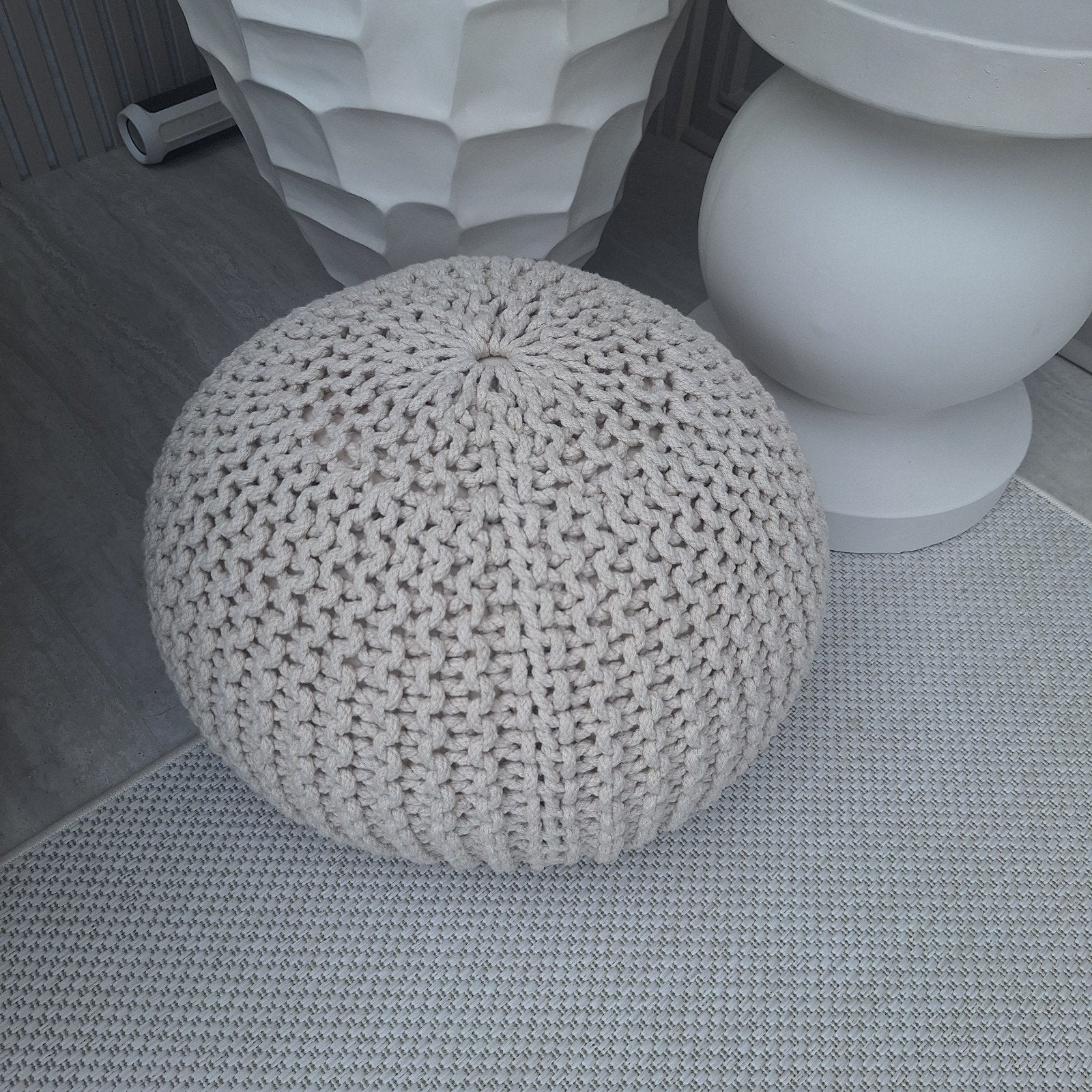 Beige ronde gebreide poef Gebreid japandi, Ophalen of Verzenden, X, 50 tot 75 cm, 50 tot 75 cm